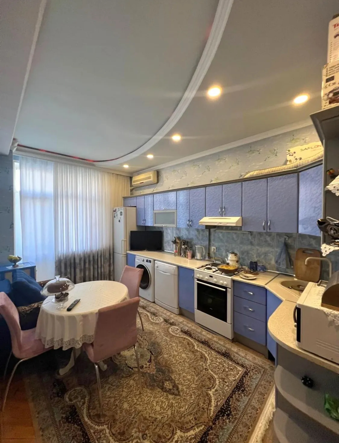 Azadliq metrosunun cixiwinda