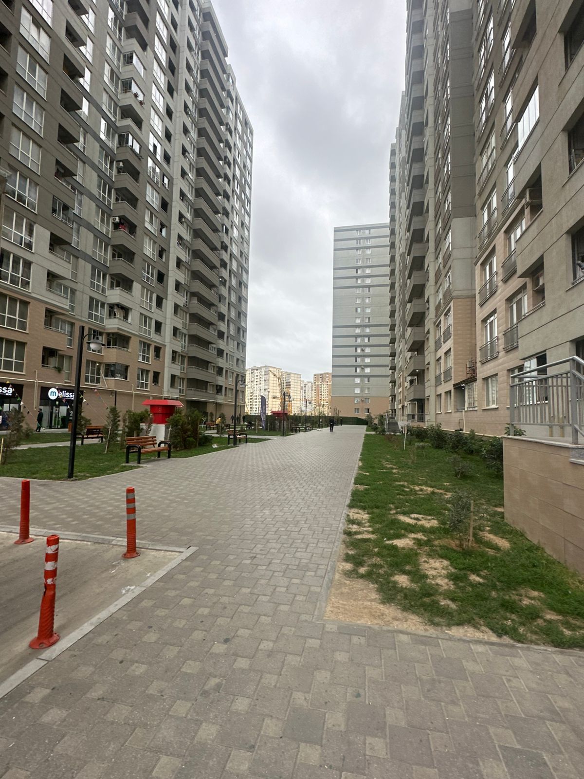 Tecili 1nefer isleyen xanim axtarilir . Tek qaliram