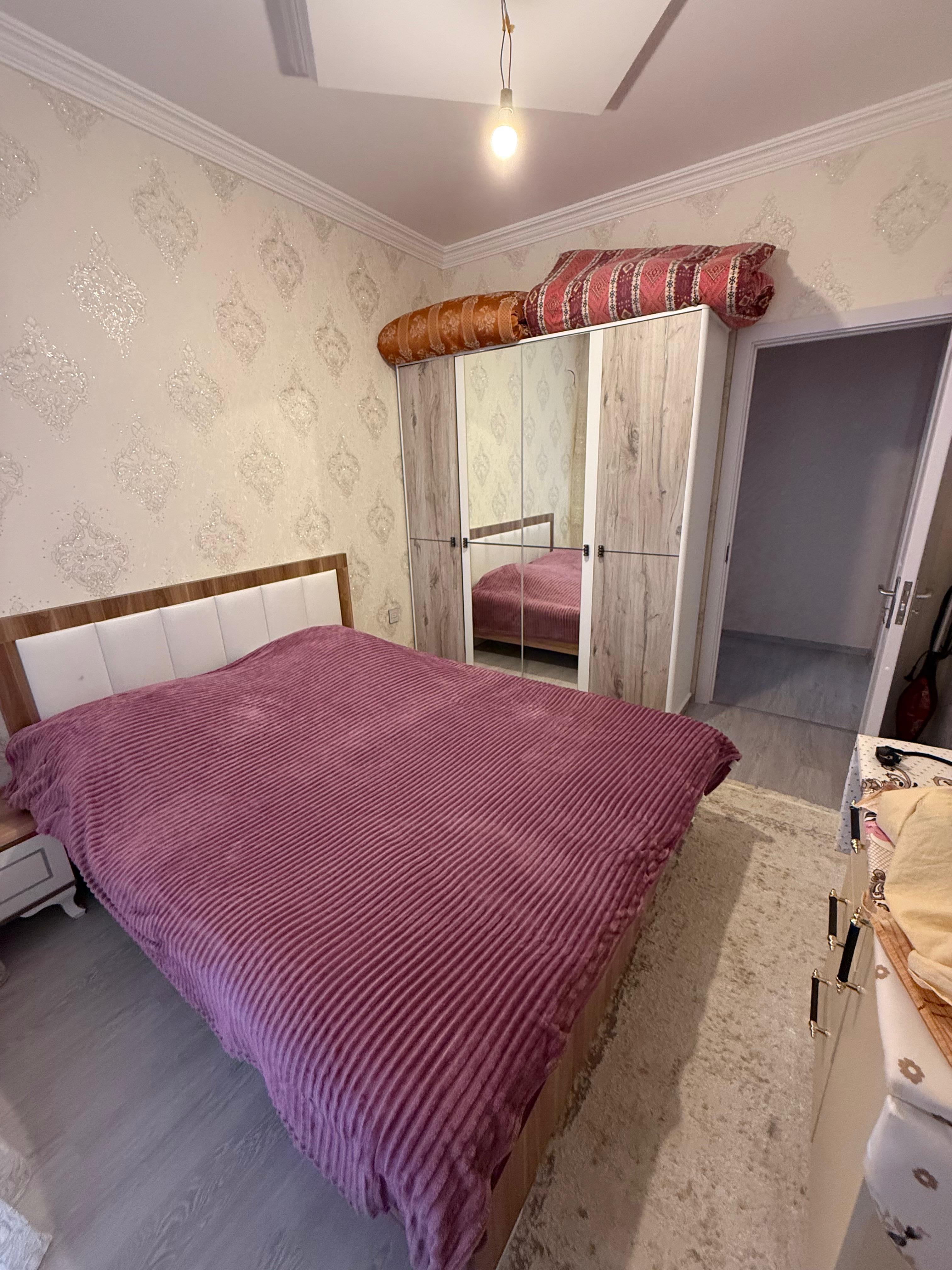 Təcili bugunə iki nəfər işləyən xanım otaq yoldaşı axtarılır