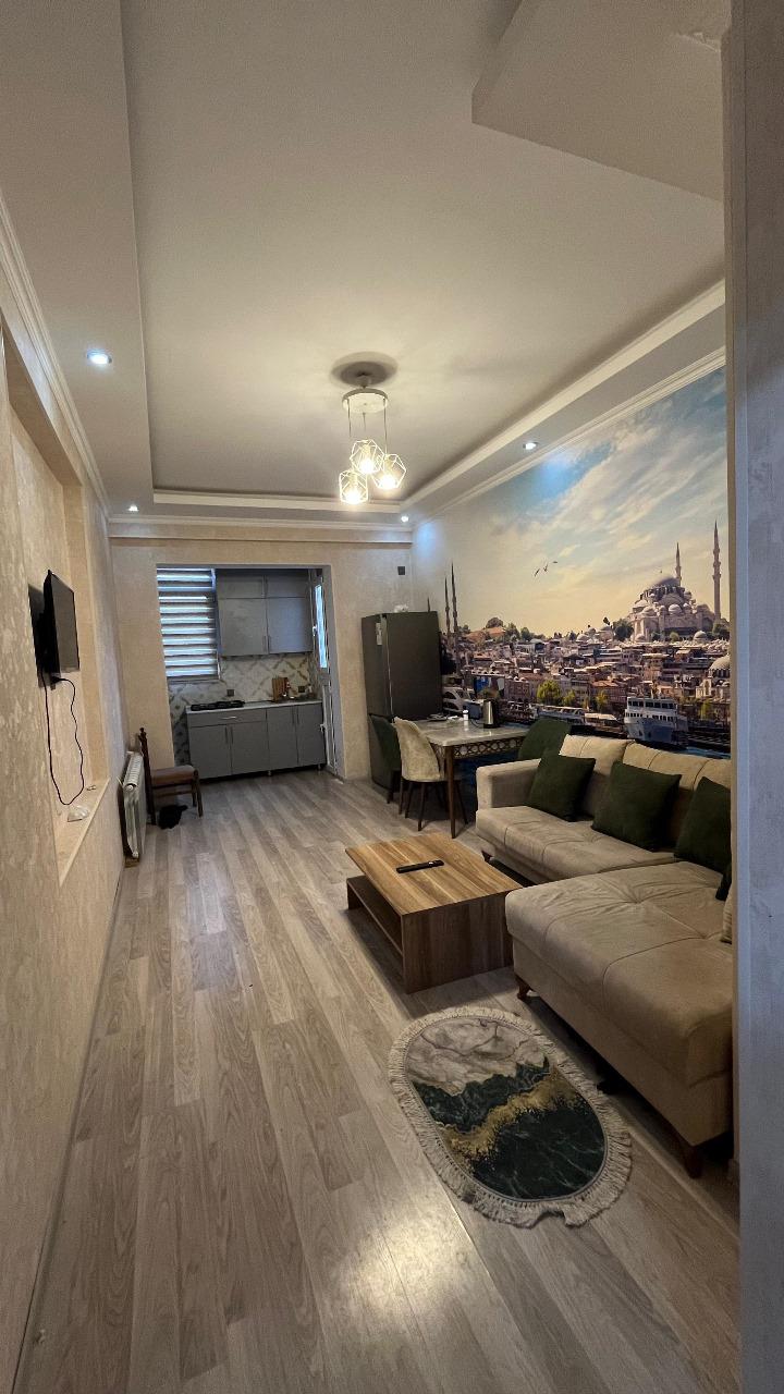 Təcili iki nəfər işləyən xanım otaq yoldaşı axtarılır