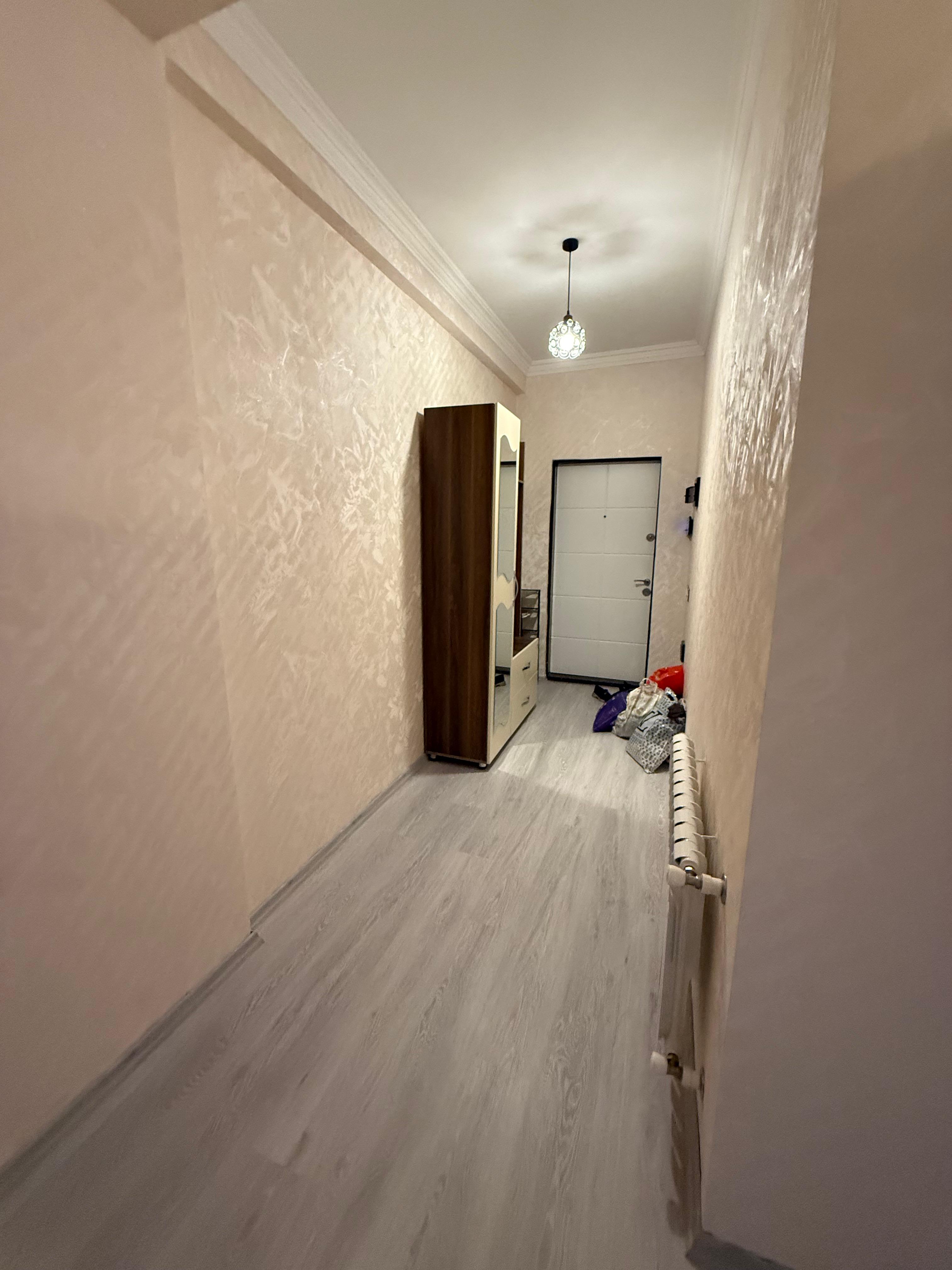 Təcili bugunə iki nəfər işləyən xanım otaq yoldaşı axtarılır