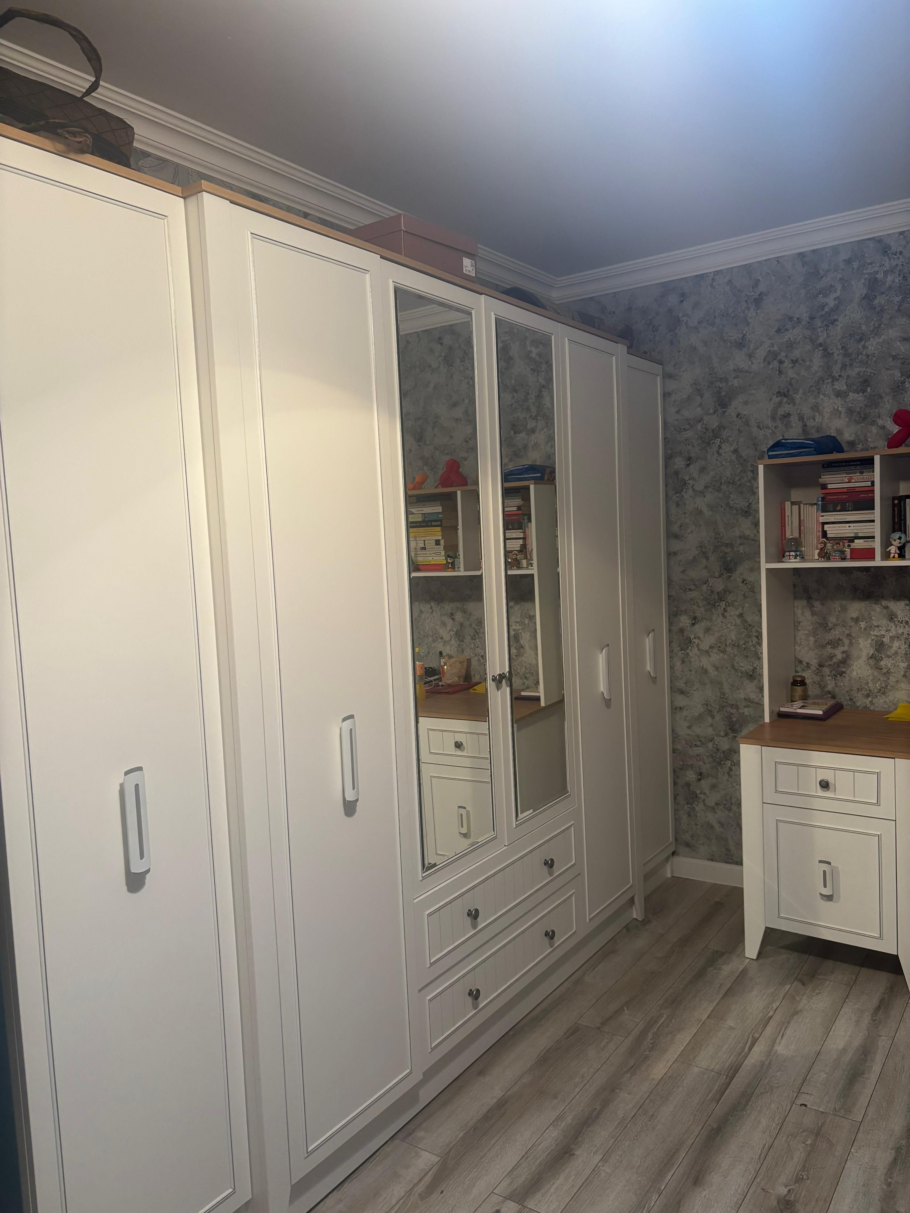 Təcili bir nəfər işləyən xanım otaq yoldaşı axtarılır