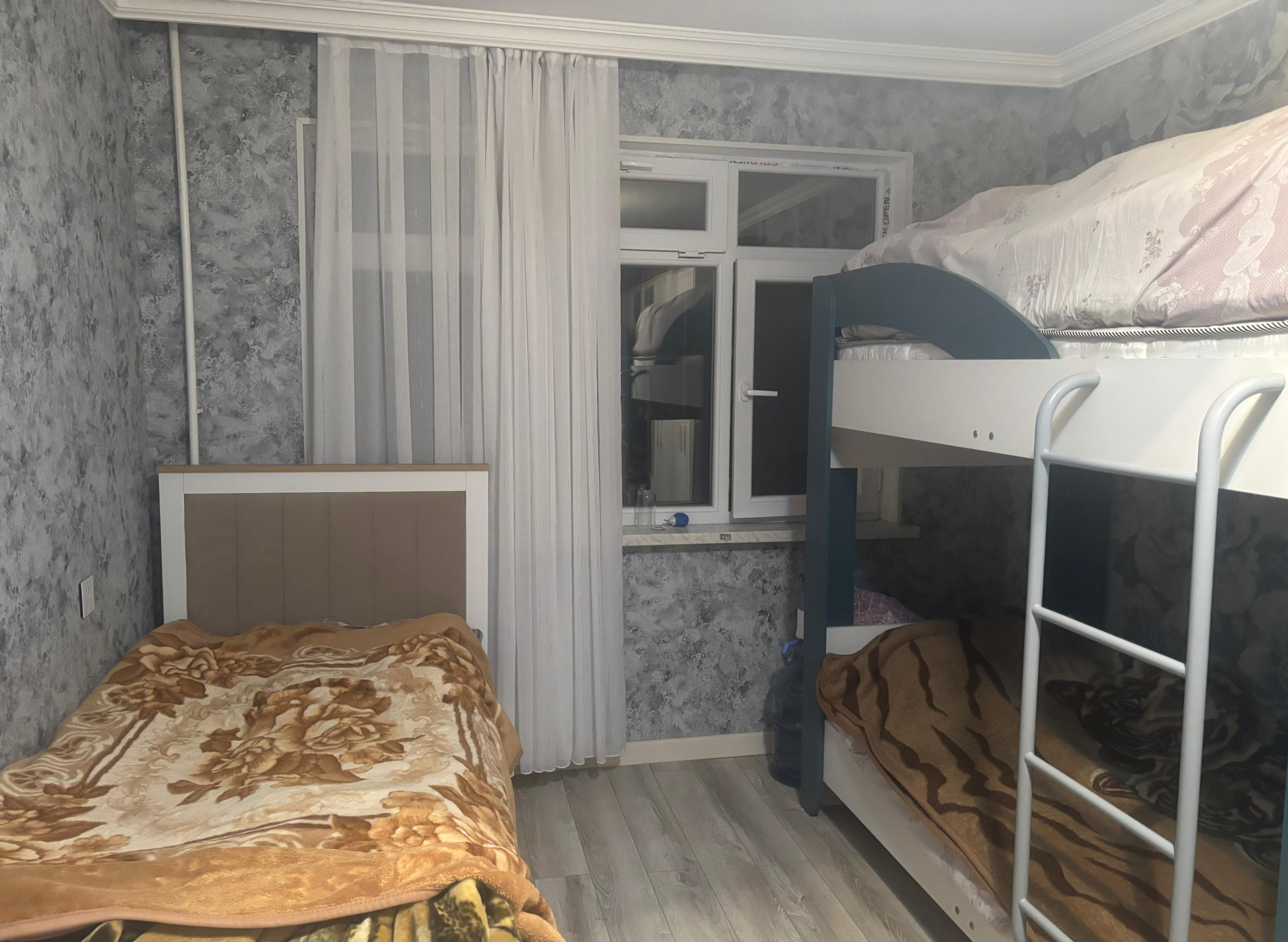 Təcili bir nəfər işləyən xanım otaq yoldaşı axtarılır