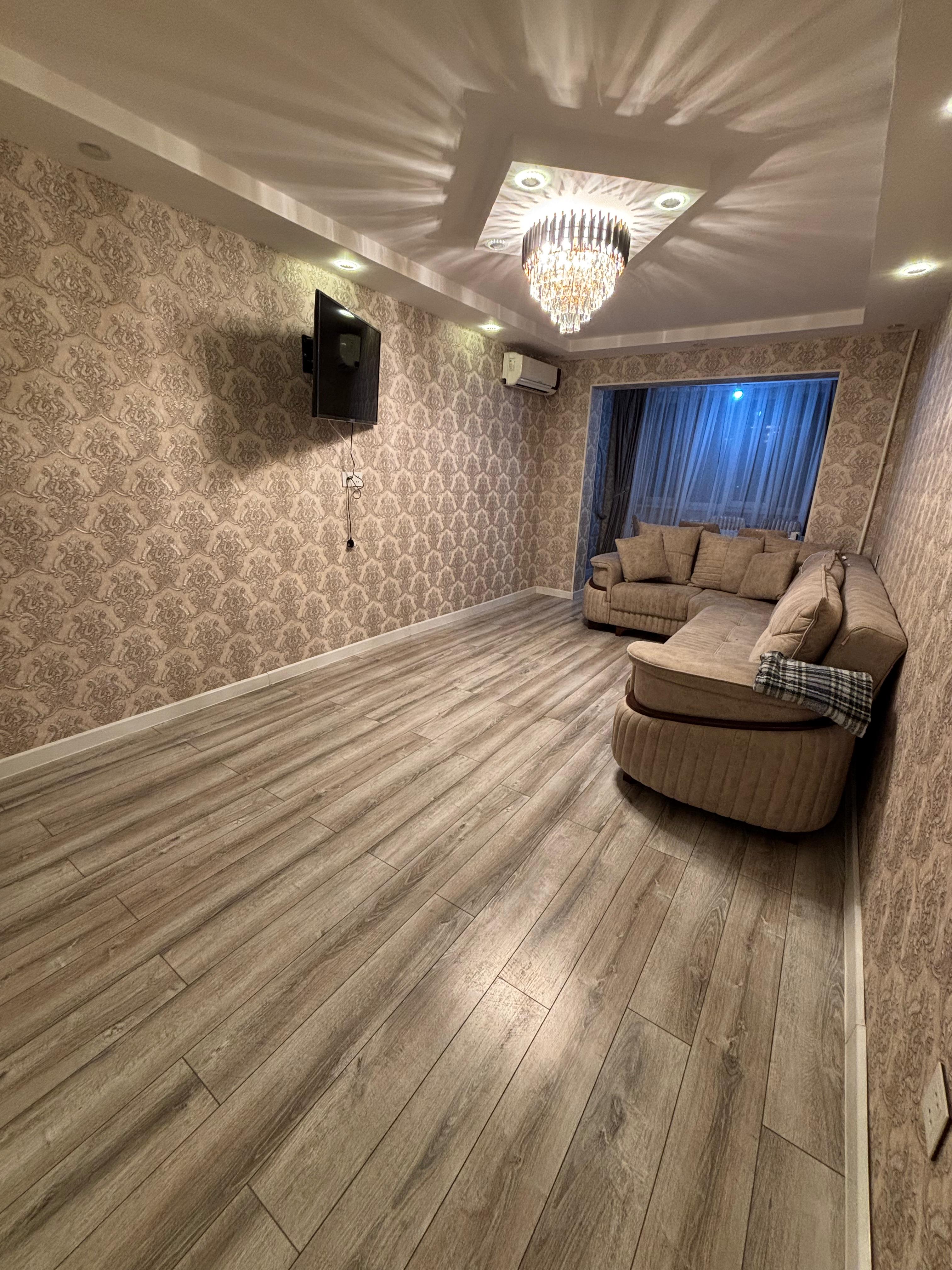 Təcili bir nəfər işləyən xanım otaq yoldaşı axtarılır