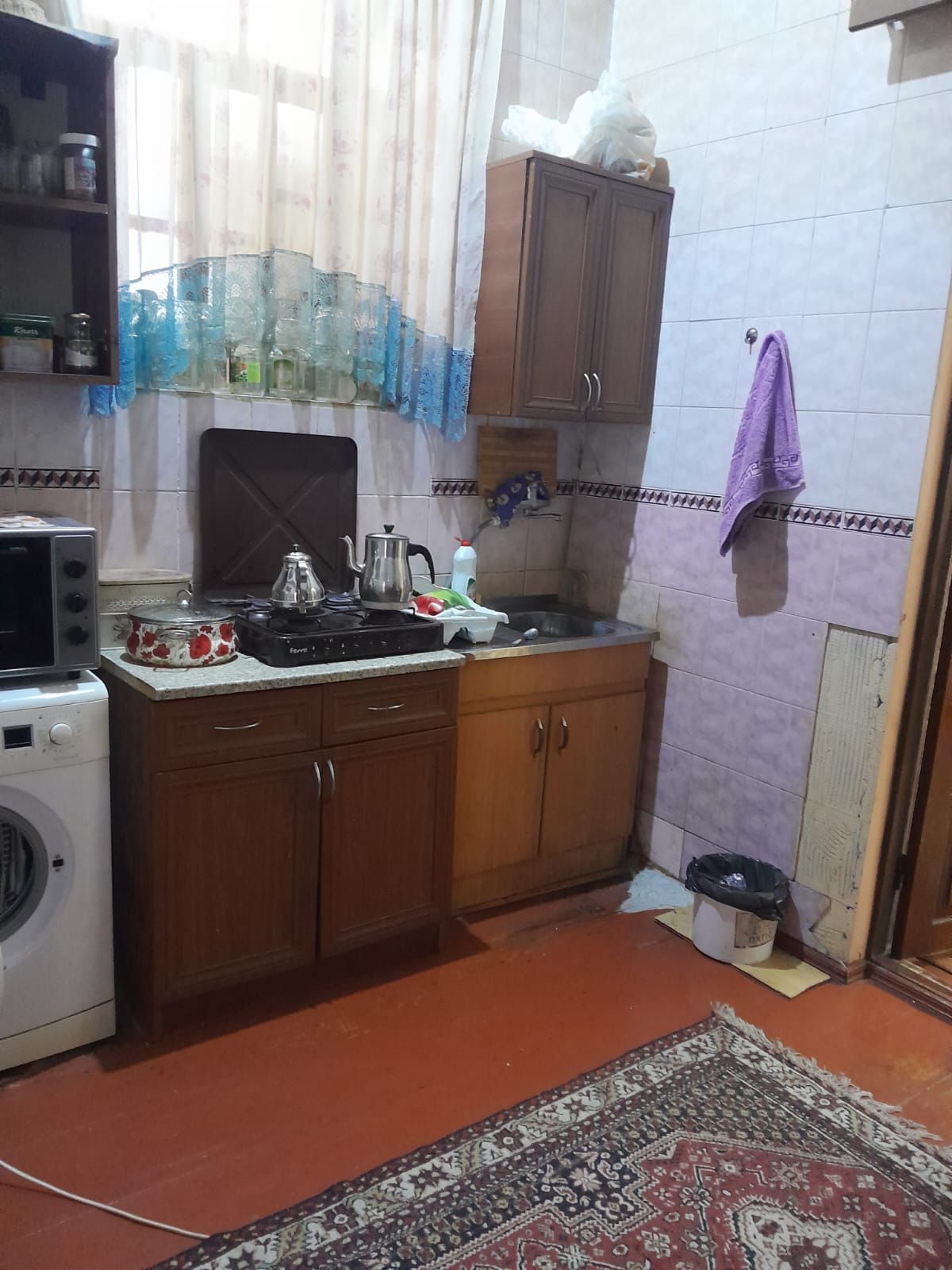 Təcili bugunə bir nəfər işləyən xanım otaq yoldaşı axtarılır