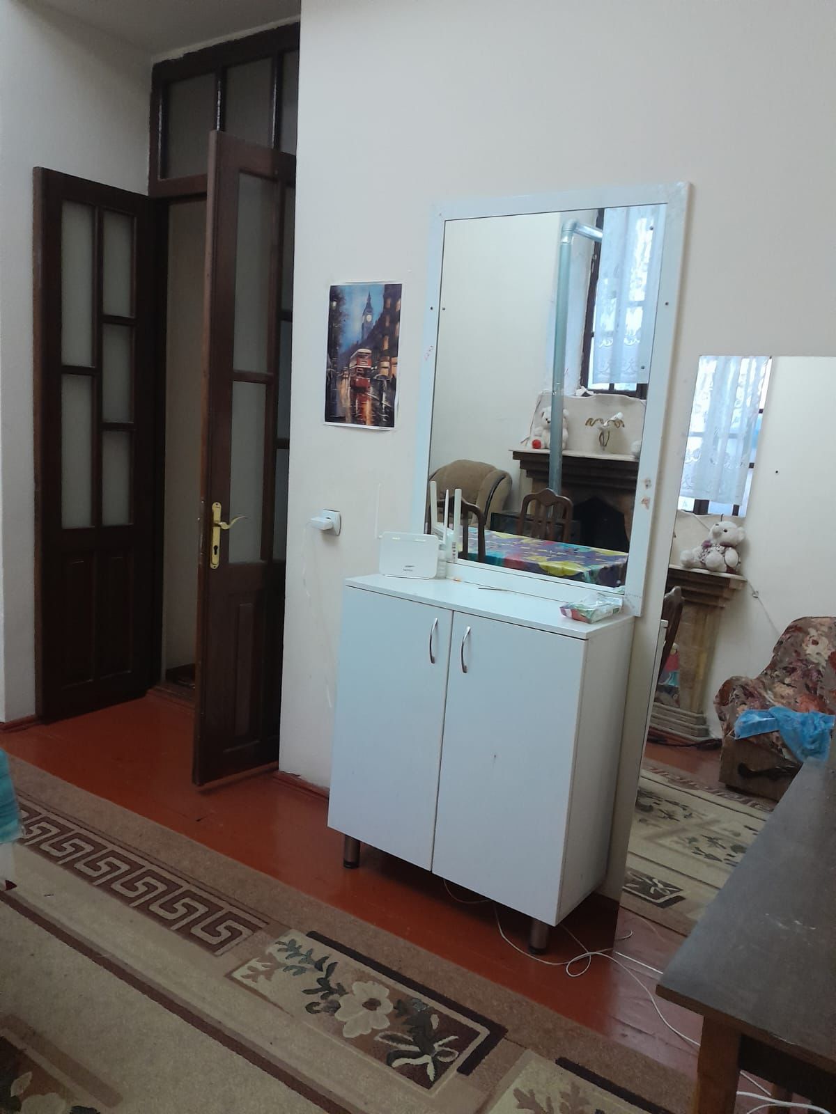 Təcili bugunə bir nəfər işləyən xanım otaq yoldaşı axtarılır