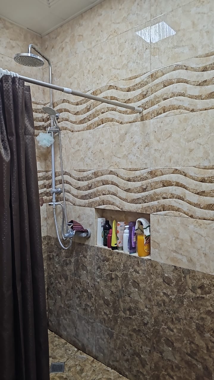 Təcili bir nəfər işləyən xanım otaq yoldaşı axtarılır