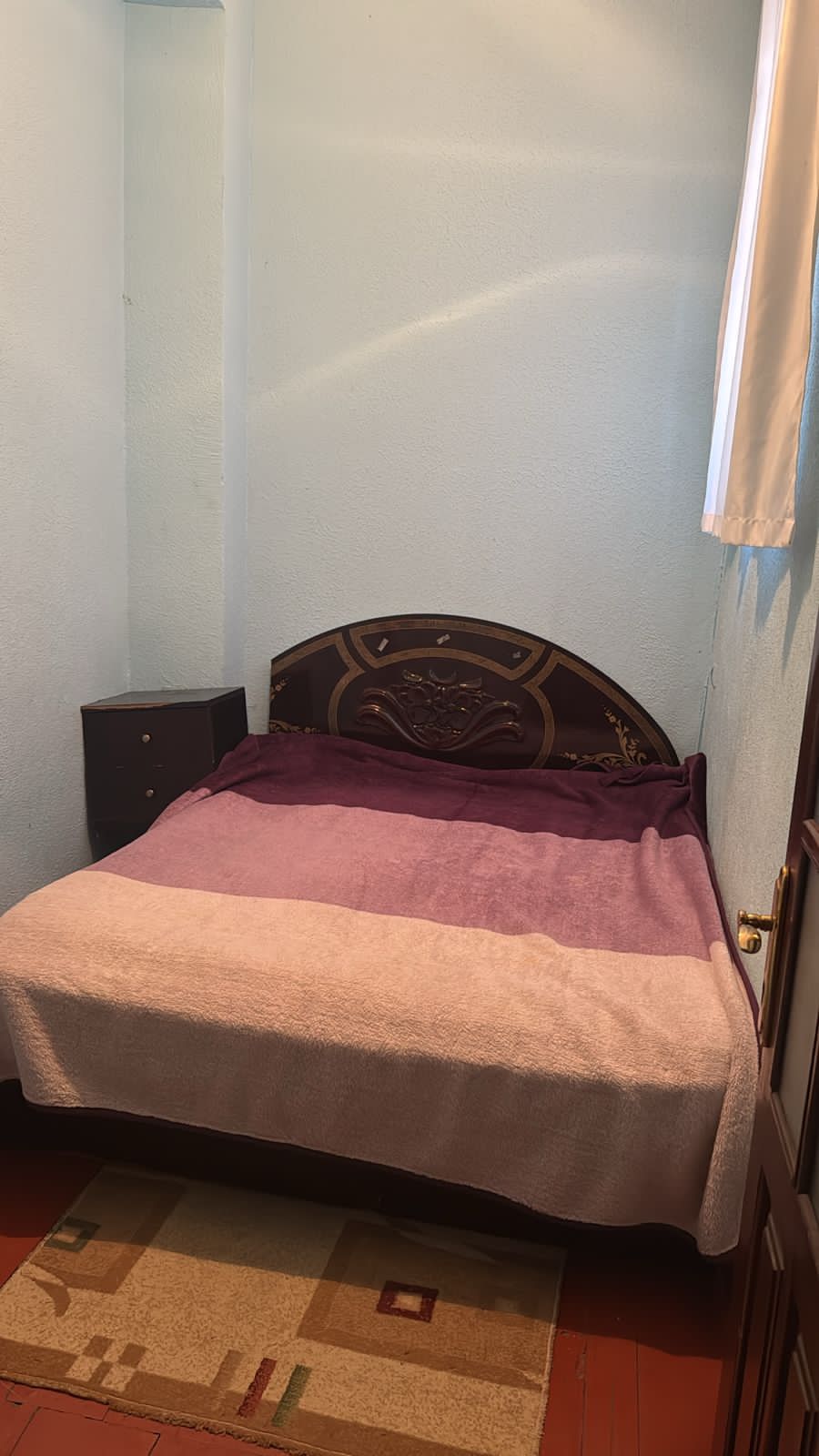 Təcili bugunə bir nəfər işləyən xanım otaq yoldaşı axtarılır