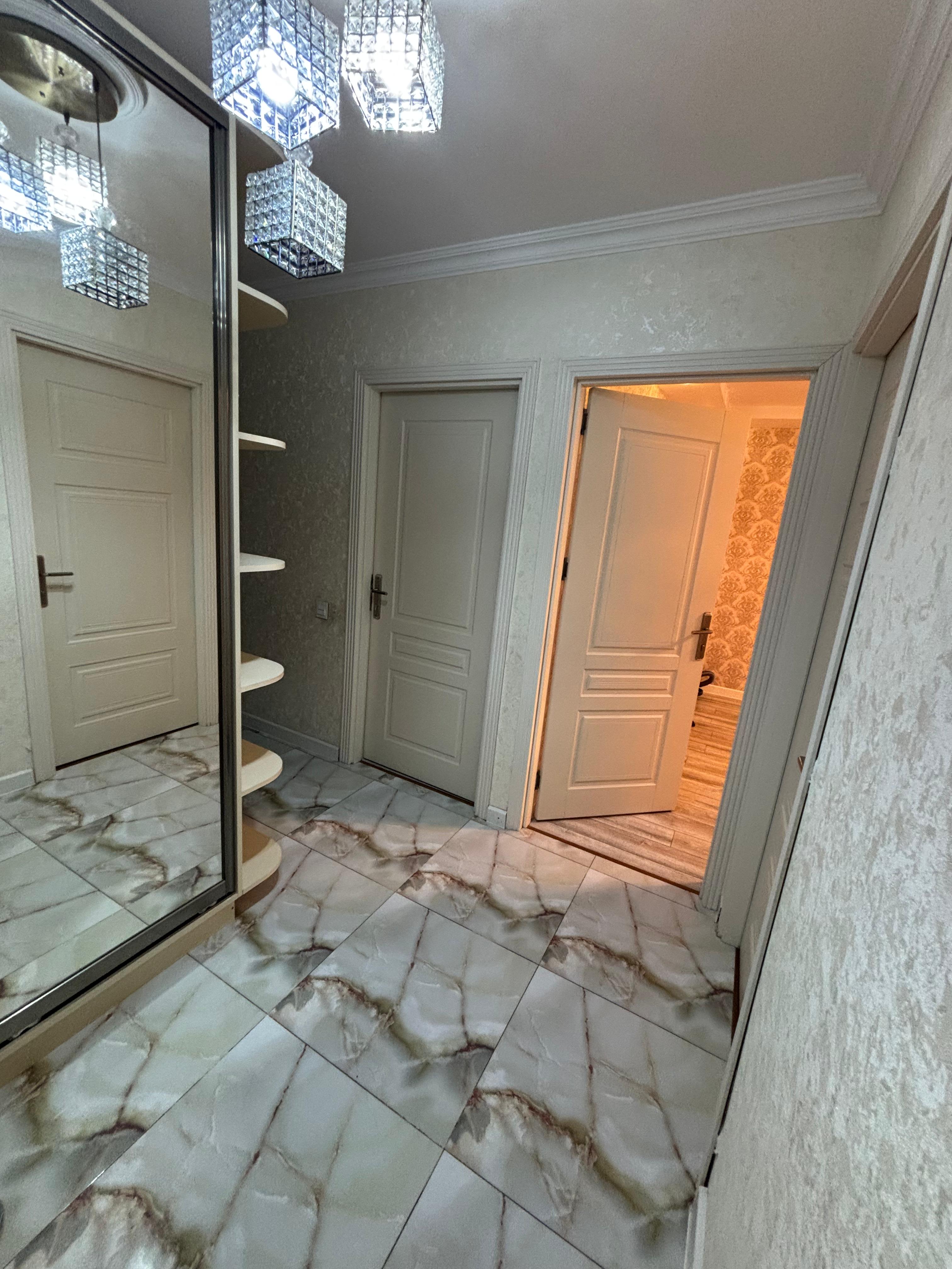 Təcili bir nəfər işləyən xanım otaq yoldaşı axtarılır