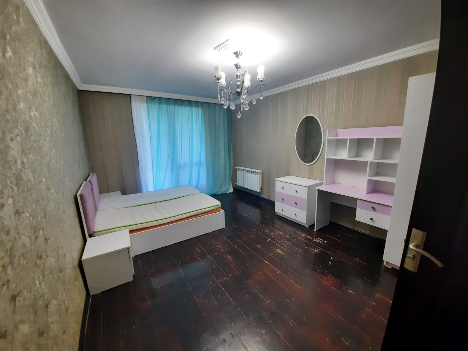 Otaq yoldaşı axtarılır