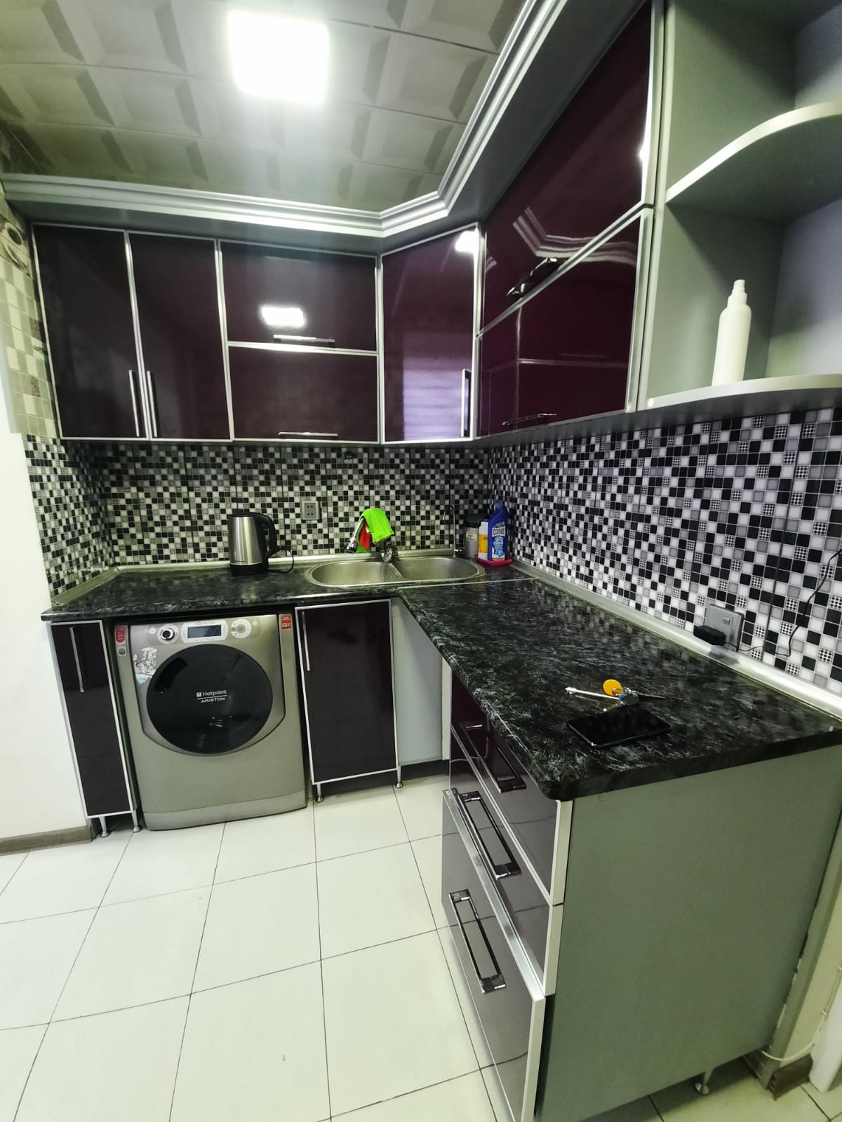 Otaq yoldaşı axtarılır