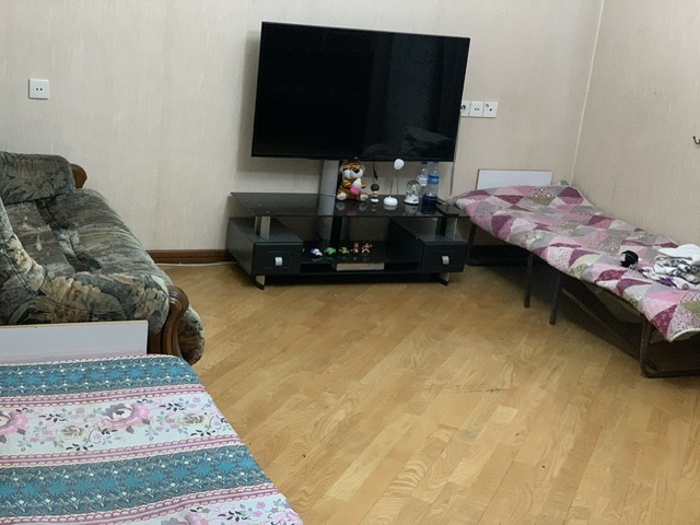 20 yanvar metrosu yaxınlığında 3 otaqlı bina evine 2 NEFER İŞLEYEN XANIM OTAQ YOLDAŞI AXTARILIR.