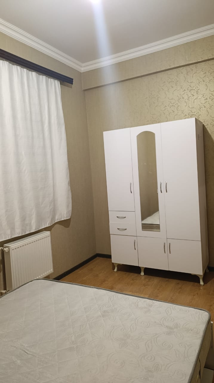 Təcili bugunə iki nəfər işləyən xanım otaq yoldaşı axtarılır