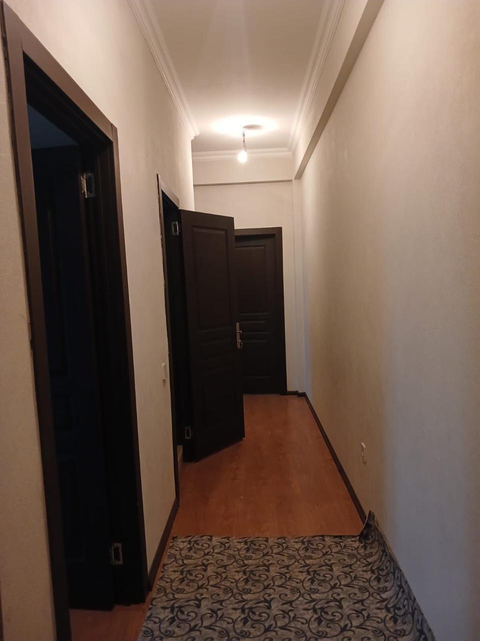 Təcili bugunə iki nəfər işləyən xanım otaq yoldaşı axtarılır