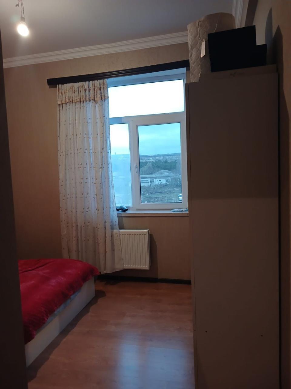 Təcili bugunə iki nəfər işləyən xanım otaq yoldaşı axtarılır