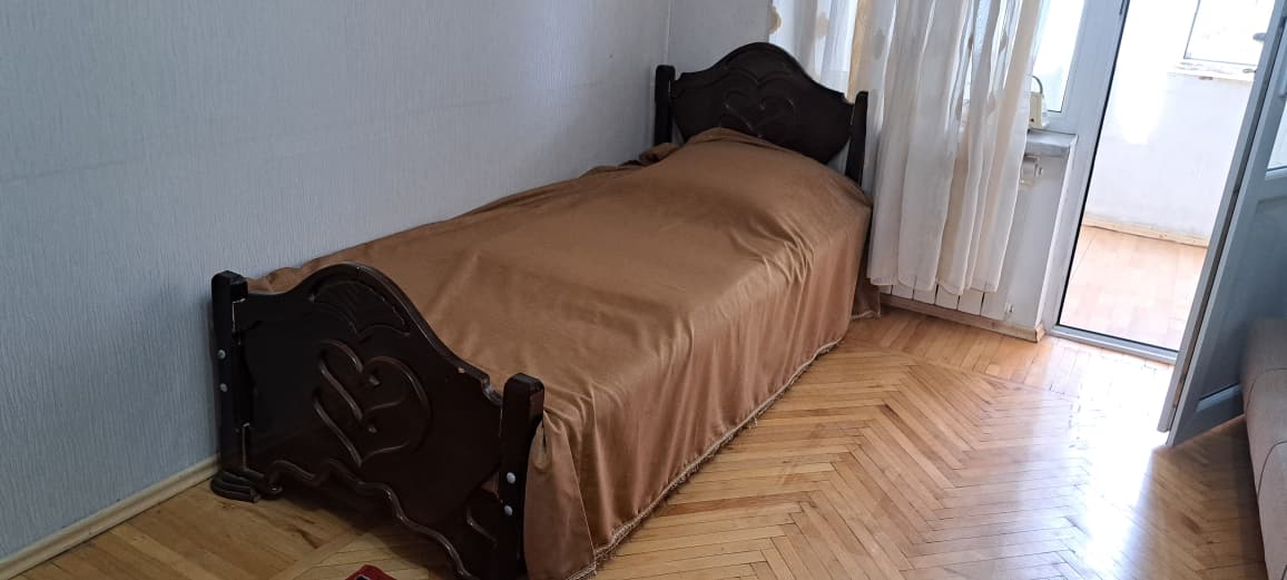 Təcili bugunə bir nəfər işləyən xanım otaq yoldaşı axtarilir