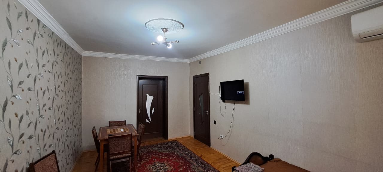 Təcili bugunə bir nəfər işləyən xanım otaq yoldaşı axtarilir