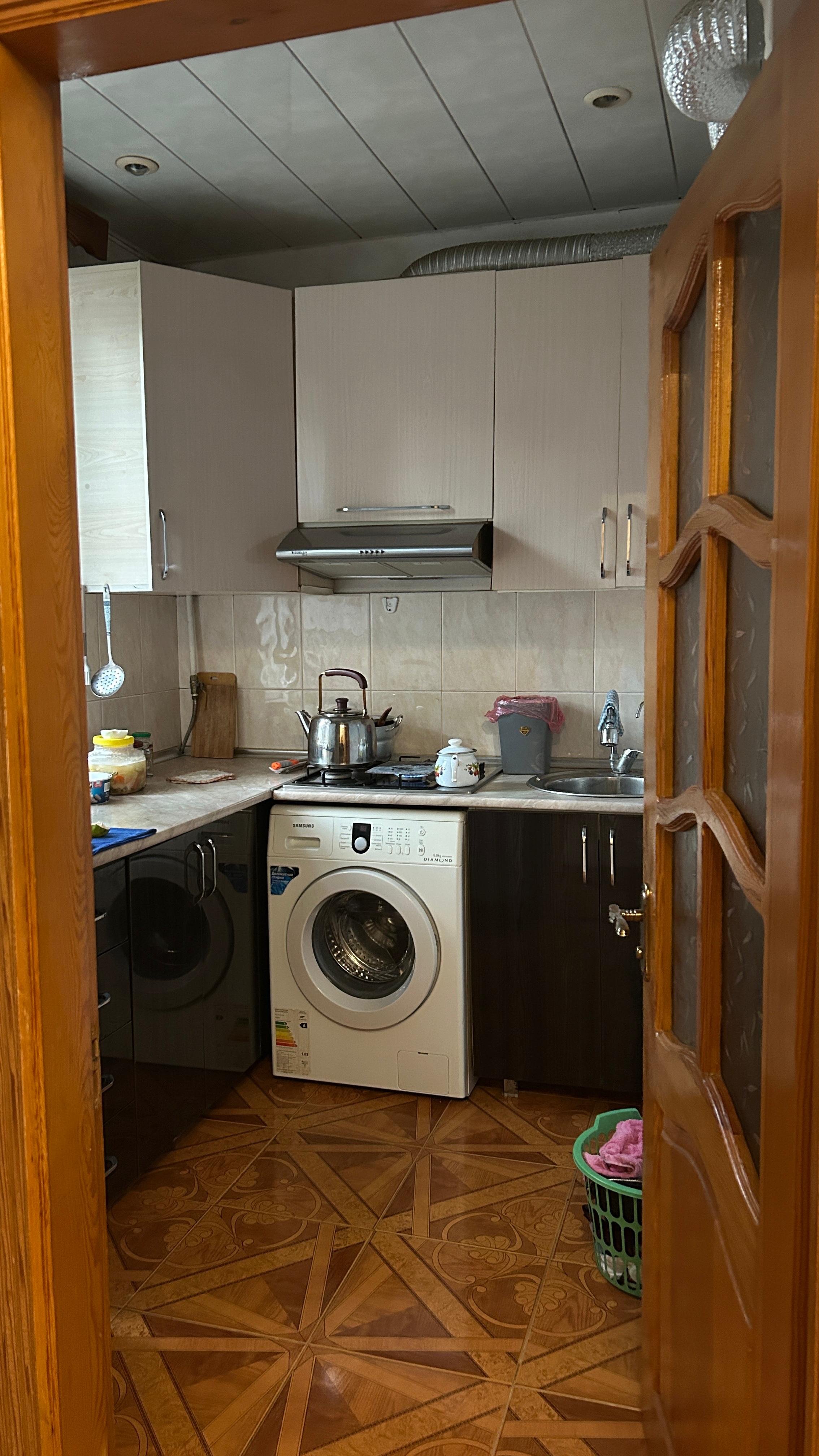 Otaq yoldaşı axtarıram!