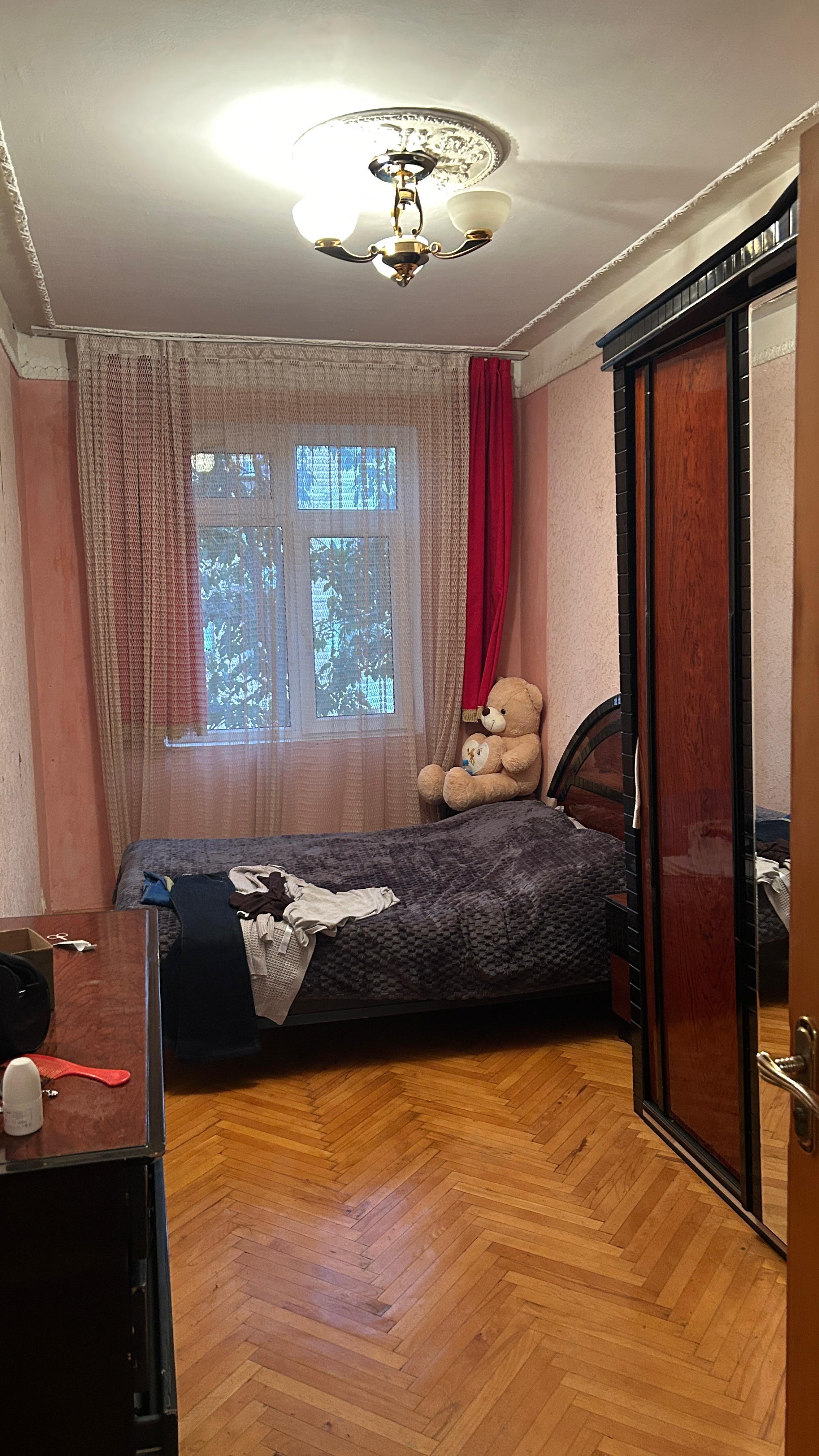 Otaq yoldaşı axtarıram!