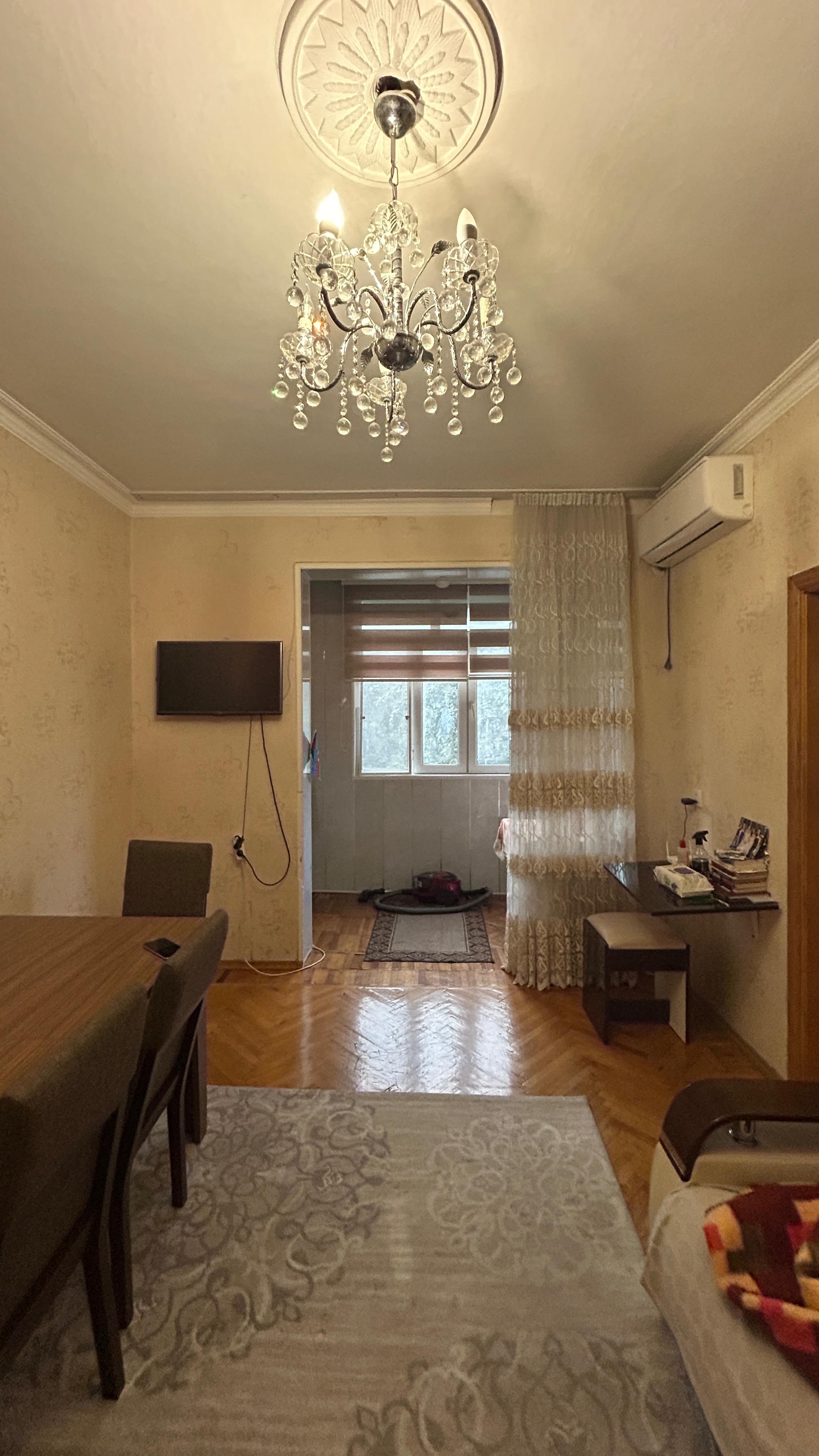 Otaq yoldaşı axtarıram!