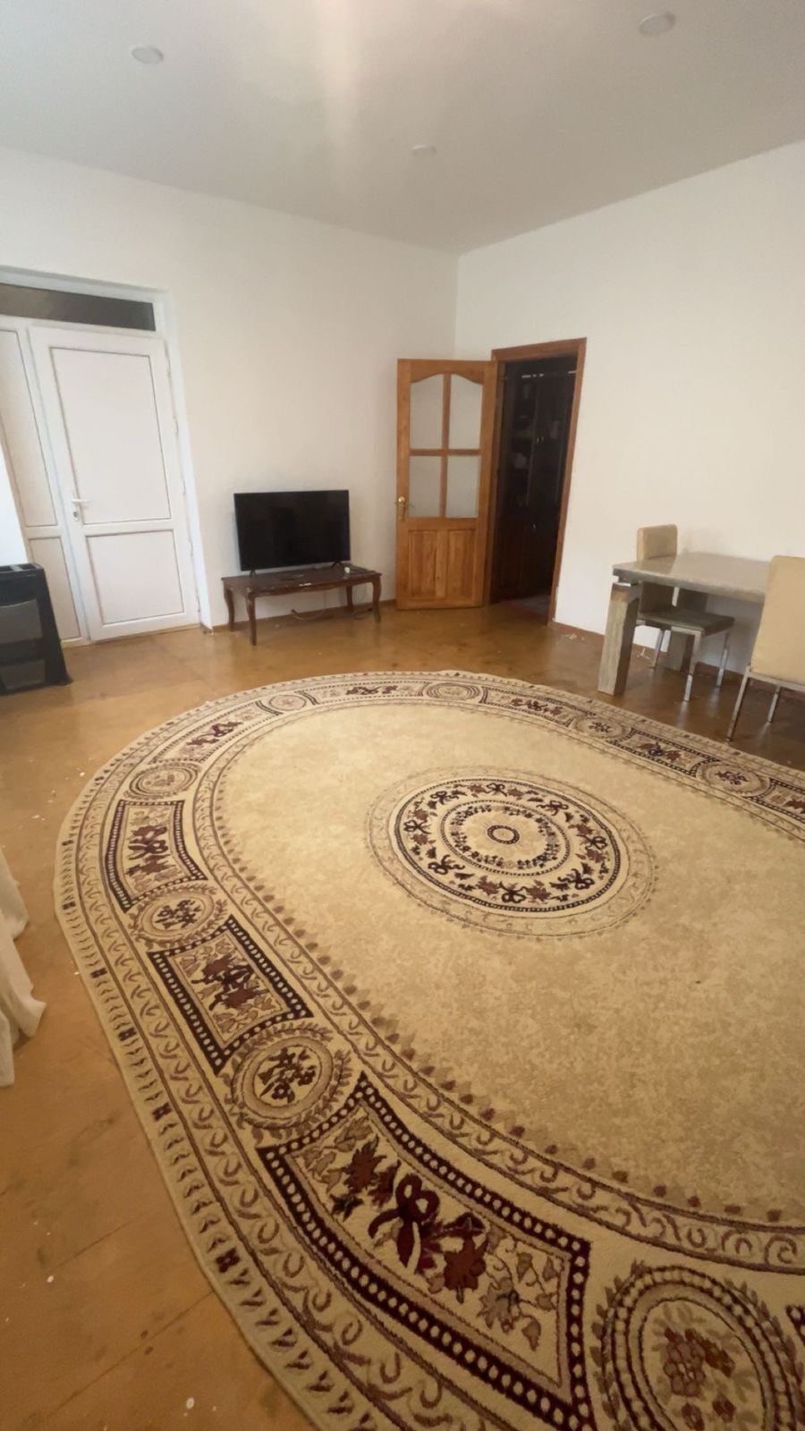 Təcili bugunə dört nəfər işləyən yada tələbə qız otaq yoldaşı axtarılır