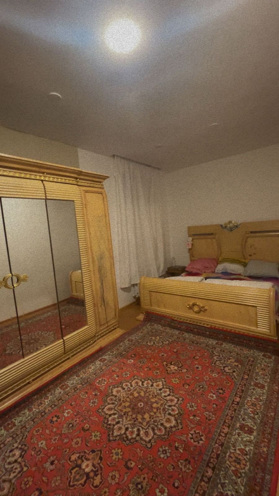 Təcili bugunə dört nəfər işləyən yada tələbə qız otaq yoldaşı axtarılır