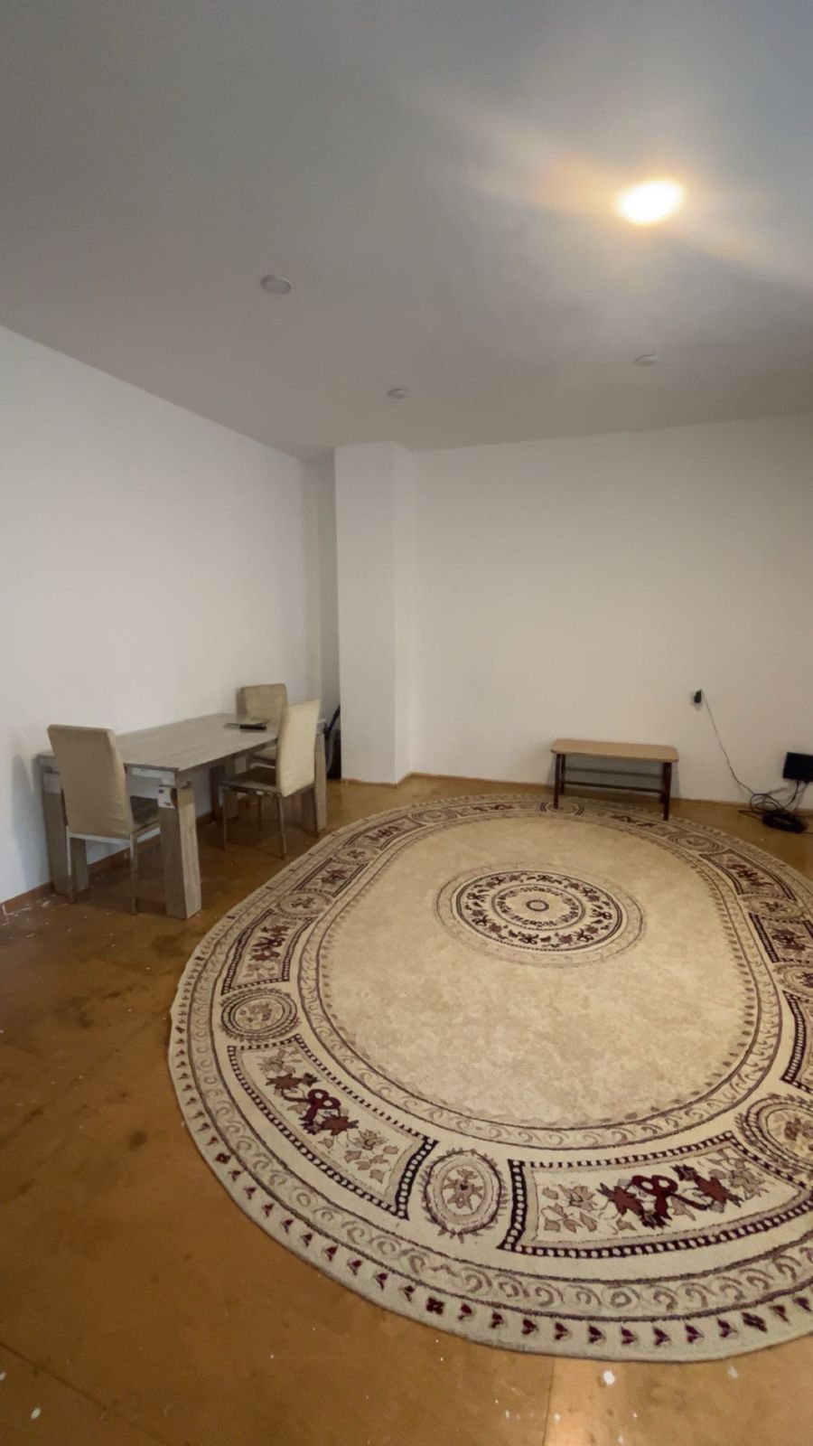 Təcili bugunə dört nəfər işləyən yada tələbə qız otaq yoldaşı axtarılır