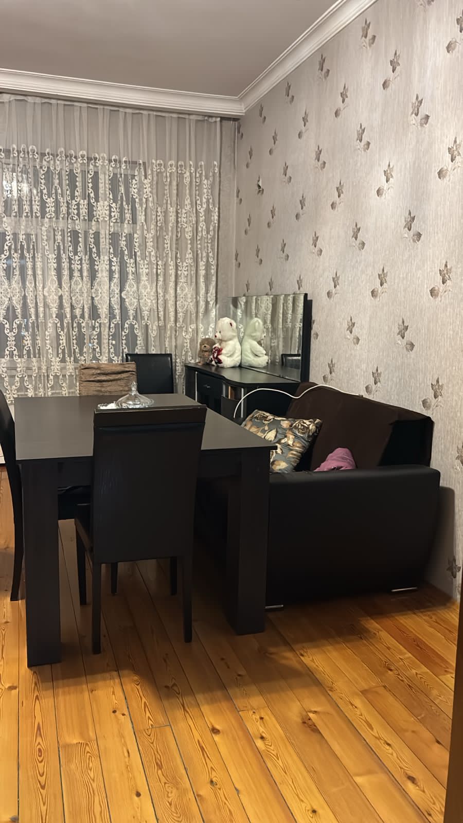 Təcili bugunə bir nəfər işləyən xanım otaq yoldaşı axtarılır