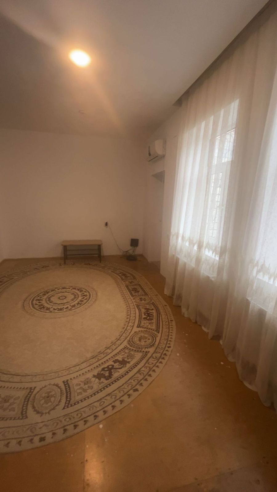 Təcili bugunə dört nəfər işləyən yada tələbə qız otaq yoldaşı axtarılır