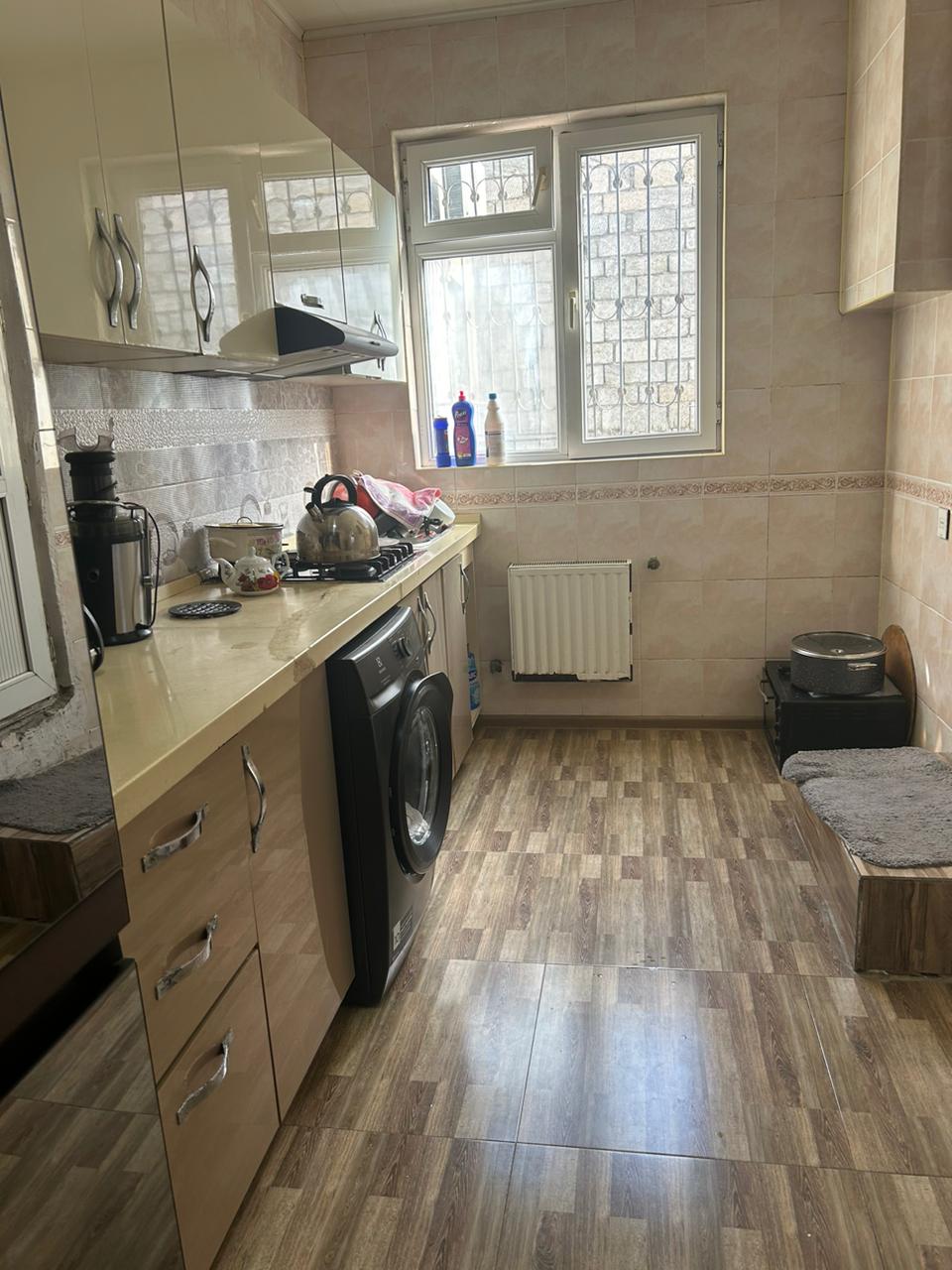 Təcili bugunə dört nəfər işləyən yada tələbə qız otaq yoldaşı axtarılır